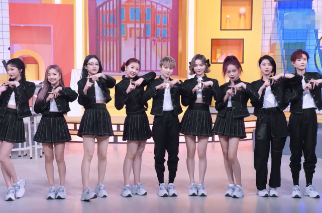 非日常派对首期分组安崎何炅一组看虞书欣队友我乐开花