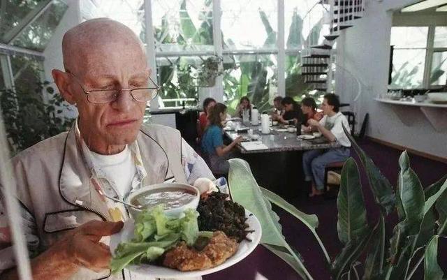 科学家|科学家曾制造模拟地球，4男4女无隐私封闭生活，2年就仓皇出逃