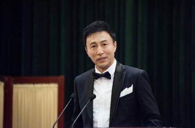 百老汇|不顾家人的反对，坚持出国追寻梦想的他，终成百老汇华裔第一人