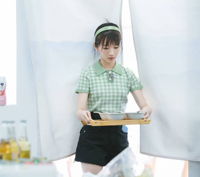 李浩菲古灵精怪的穿搭真好看!