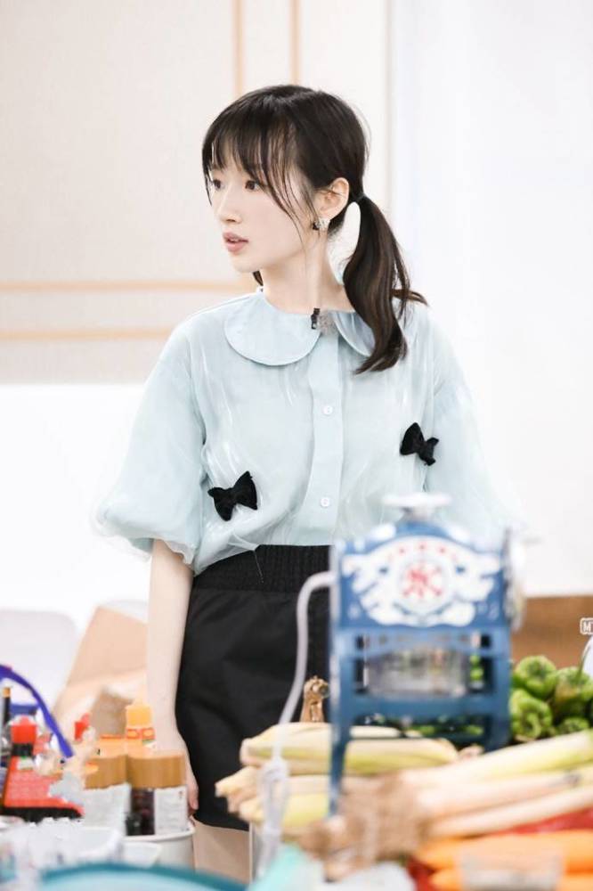 李浩菲古灵精怪的穿搭真好看!