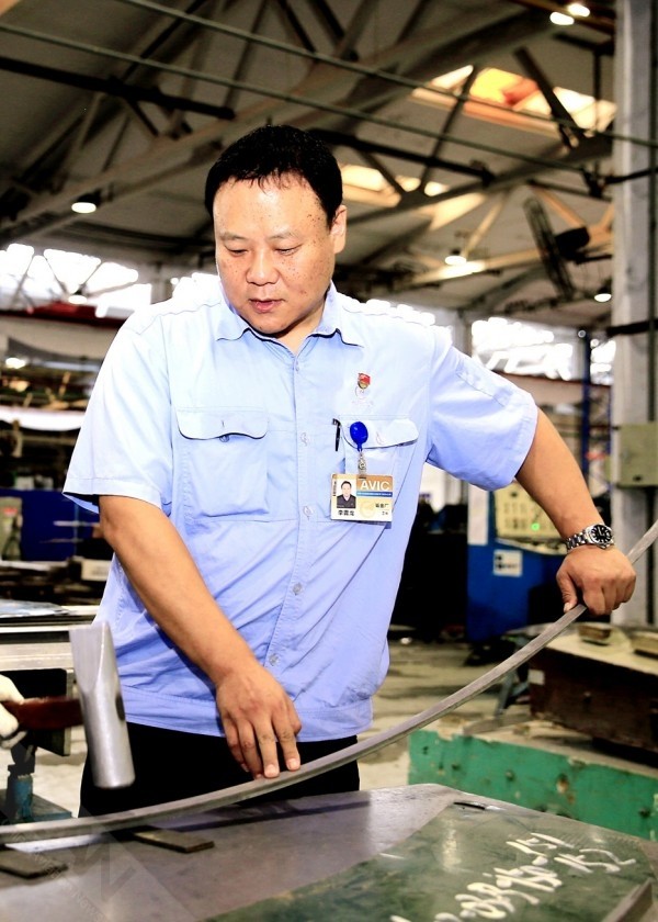 记航空工业陕飞年度优秀员工标兵李震龙