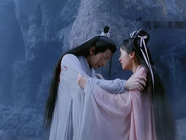 从司凤和昊辰各捅了对方一刀看,璇玑更在意昊辰?