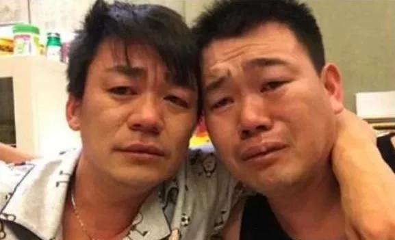 王宝强|王宝强身家上亿，但亲哥却在村头卖煎饼，哥哥回答太真实