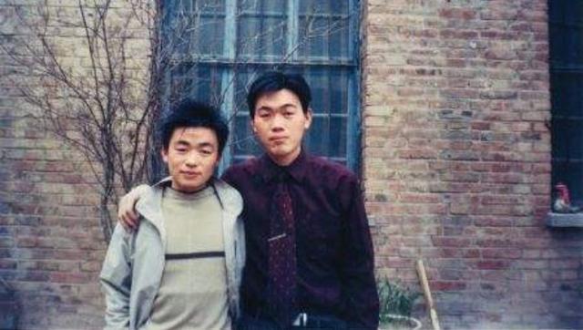 王宝强|王宝强身家上亿，但亲哥却在村头卖煎饼，哥哥回答太真实