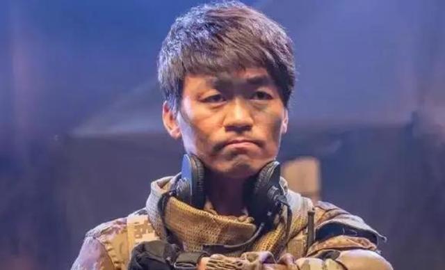 王宝强|王宝强身家上亿，但亲哥却在村头卖煎饼，哥哥回答太真实