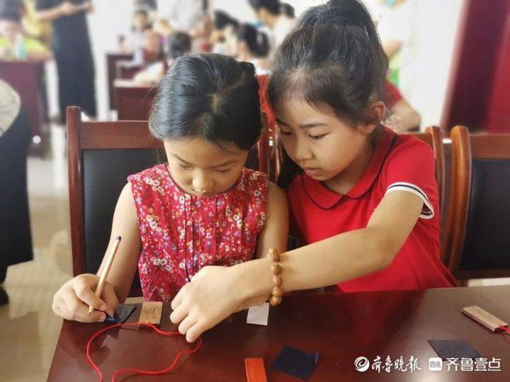 德州市博物馆|以刀代笔，以木为纸，德州博物馆带领小朋友体验竹木刻绘