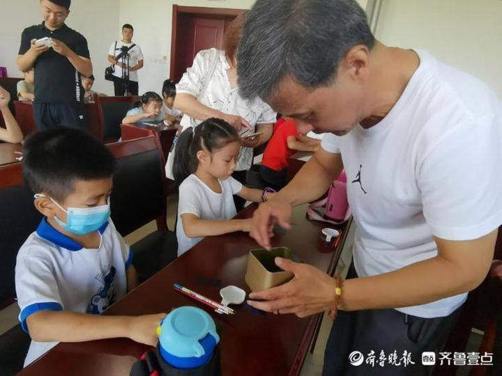 德州市博物馆|以刀代笔，以木为纸，德州博物馆带领小朋友体验竹木刻绘