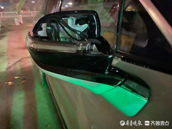 反光镜挤碎车门凹陷 加油站体验智能洗车40万新车 破相 腾讯新闻