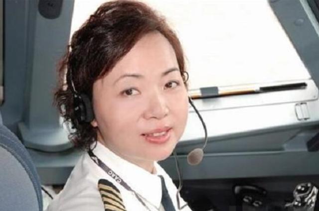 巾帼不让须眉南航史上首位女机长出身飞行世家曾是王牌飞行员