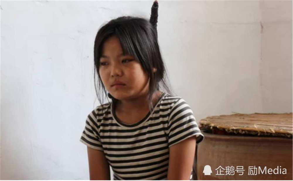 父亲肺癌去世 母亲改嫁出走 12岁女童照顾重病奶奶:我就是家里顶梁柱