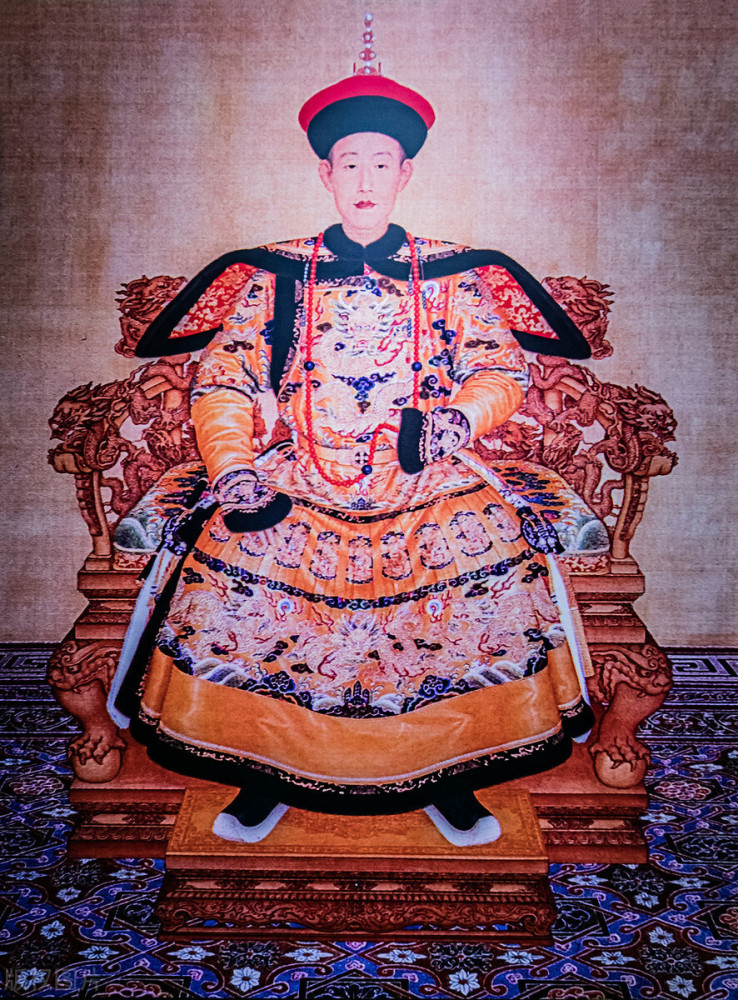 清朝的乾隆皇帝为何爱给书画名作题字盖章?还被人称为盖章狂魔
