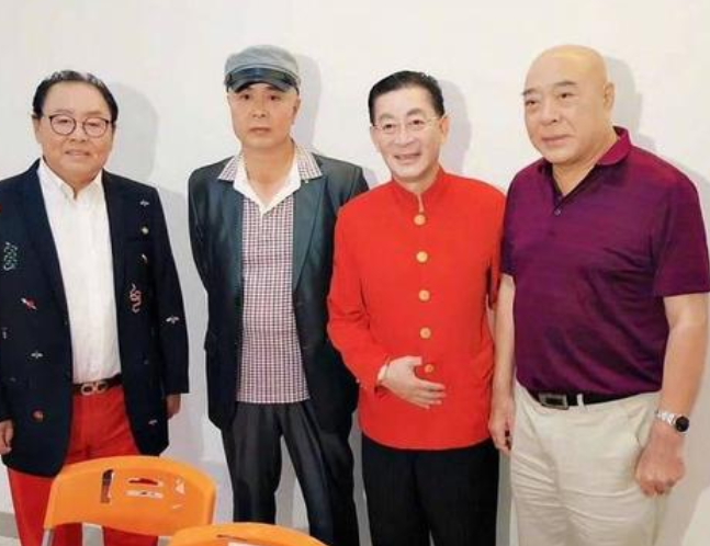 徐少华半路辞演唐僧,与导演妻子恩爱至今,62岁的他一家子很幸福