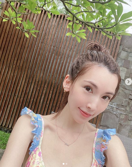 林志颖|林志颖老婆晒火辣泳装照，站海边秀身材，凹凸有致超养眼