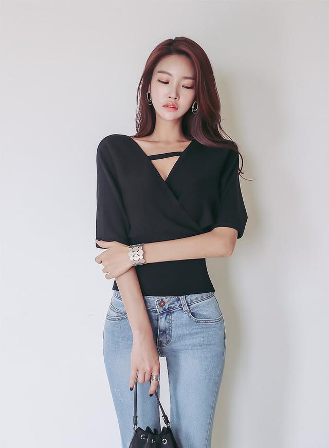 美女穿搭不看小姐姐精致的脸蛋黄金比例身材让人羡慕