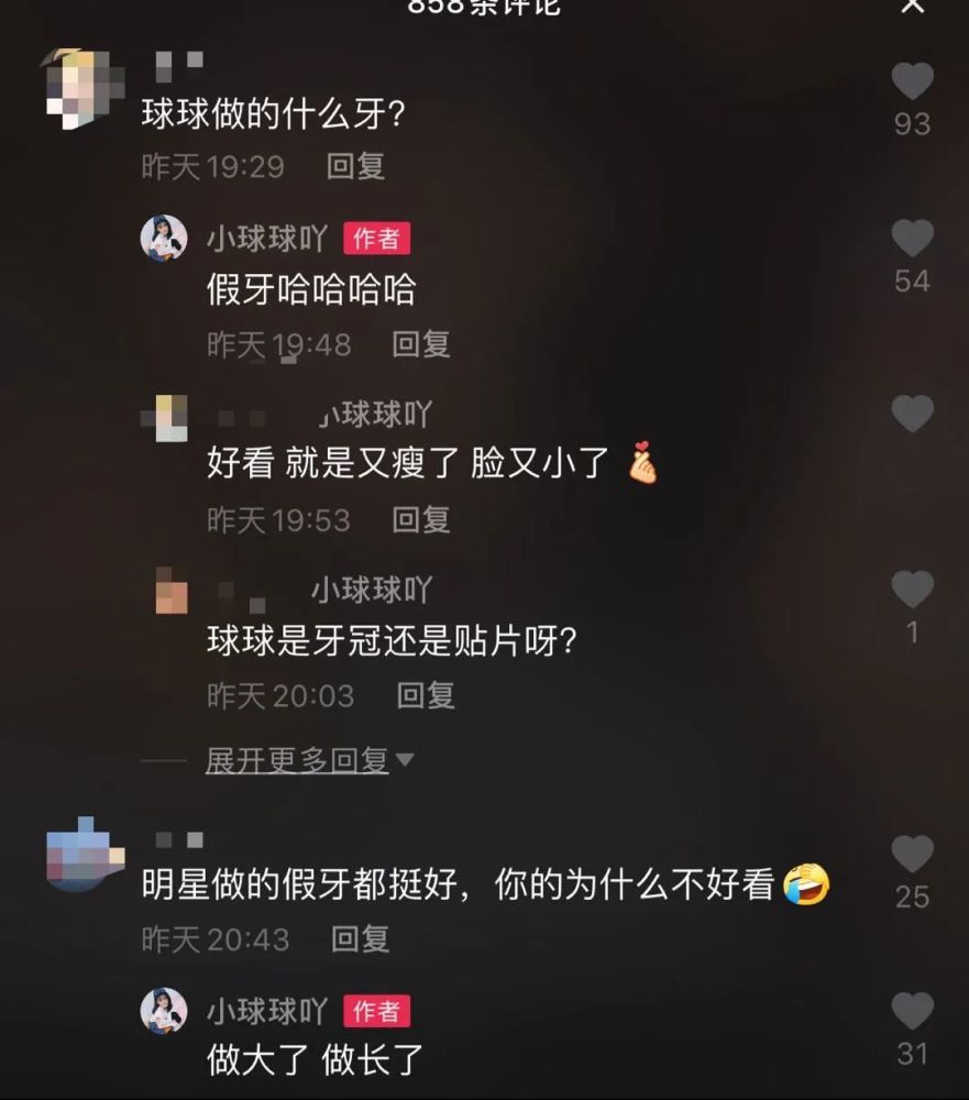 赵本山|赵本山现身《刘老根》拍摄地，满头白发仍奋力工作，女儿却秀假牙