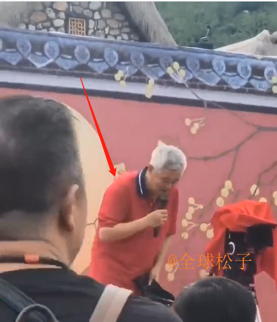 刘老根4|《刘老根4》开机仪式，赵本山登台讲话，头发全白肚腩明显