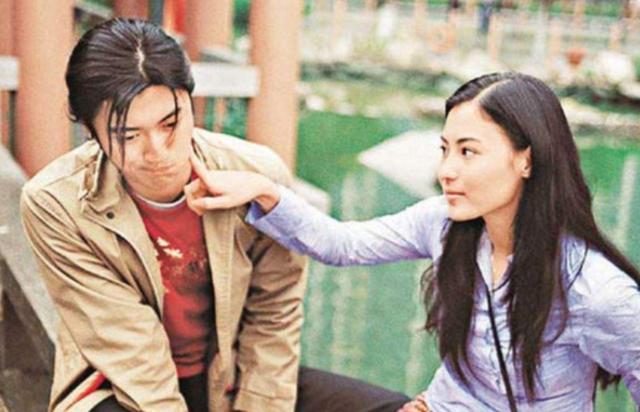 张柏芝|40岁张柏芝不服老，打扮青春极力凹造型拍照，腹部隆起疑再次怀孕