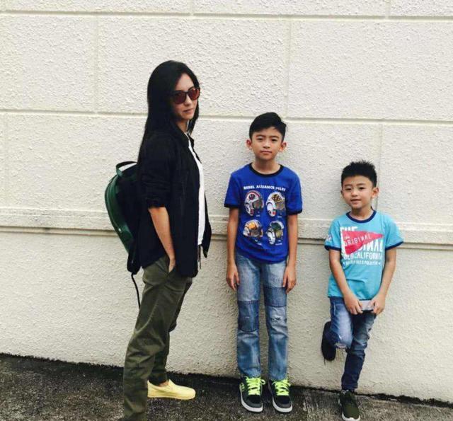 张柏芝|40岁张柏芝不服老，打扮青春极力凹造型拍照，腹部隆起疑再次怀孕