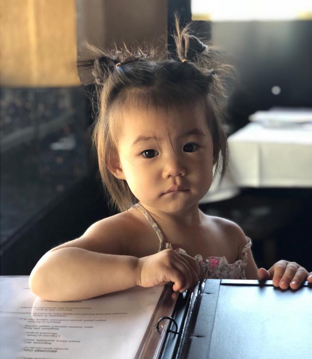 陈冠希女儿近照爆出完美遗传爸爸的好基因网友长得太好看了