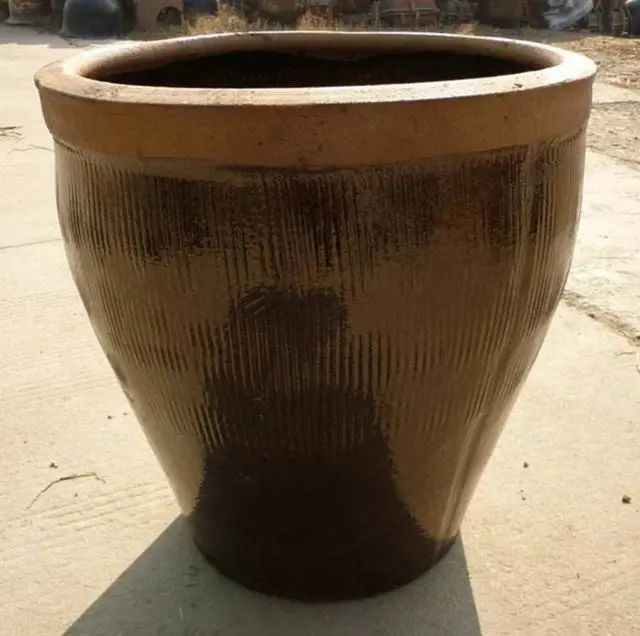 农村大水缸是个宝铺些小石头变水景太美怎么有人舍得丢