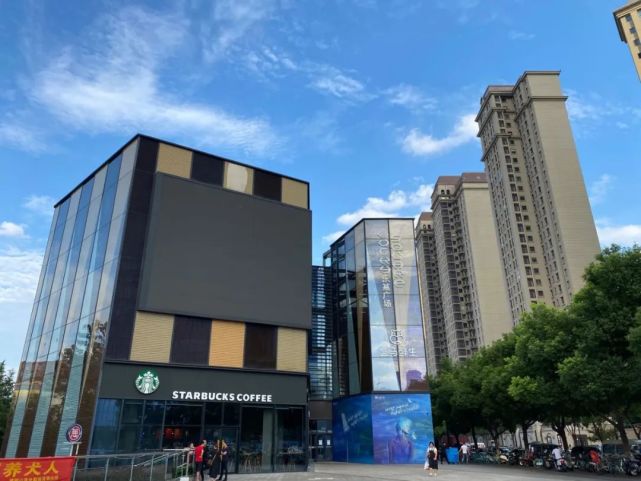 极力突破在金鹰世界阴影下乐基广场重新定义河西夜生活