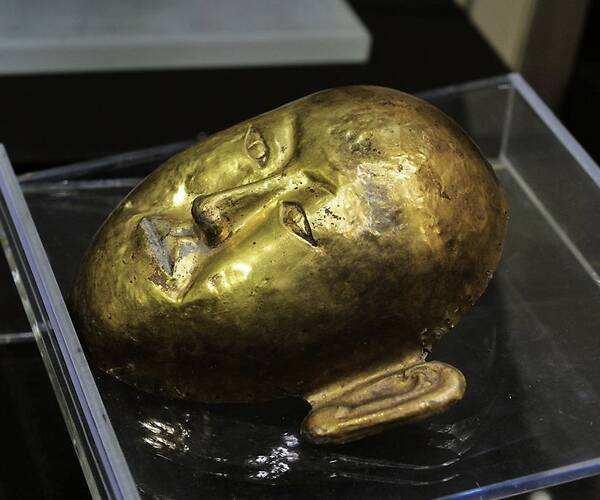 1985年契丹公主的古墓现世其脸戴黄金面具与亲舅舅合葬