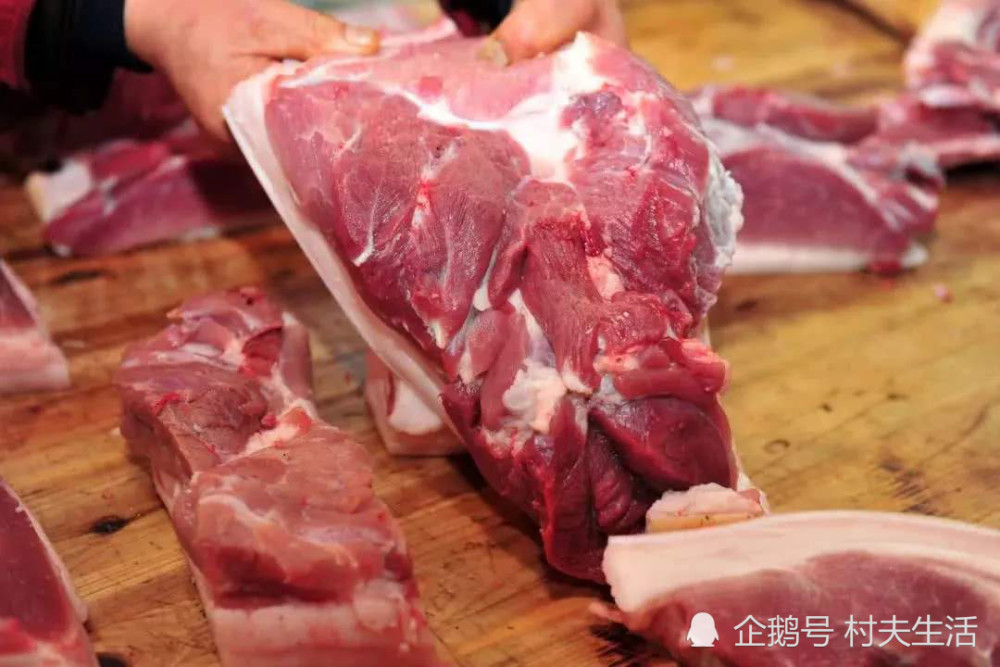 猪肉|为什么卖猪肉的常拿一块布在猪肉上擦？我是才知道，别乱买了