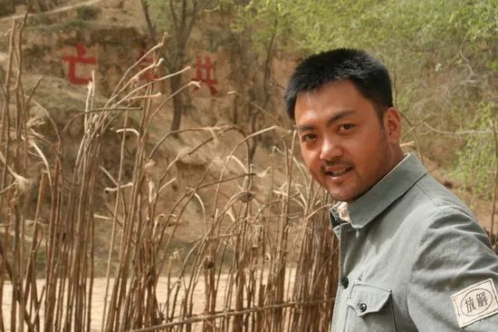 还珠格格|还珠女演员，是章子怡同学，成就最美香妃，却在25岁英年早逝