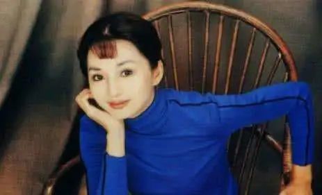 还珠格格|还珠女演员，是章子怡同学，成就最美香妃，却在25岁英年早逝