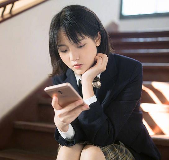 "诸葛大力"终于穿上jk制服,看清效果后,网友:这不那谁嘛