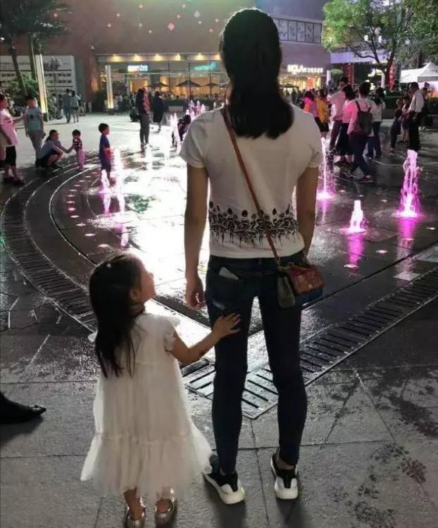 陈佩斯|还在啃老？66岁陈佩斯吐槽30岁儿子，不干活就知道睡觉