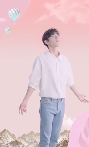 肖战|肖战风波后首代言广告：白衣少年清爽帅气，笑容灿烂状态超好