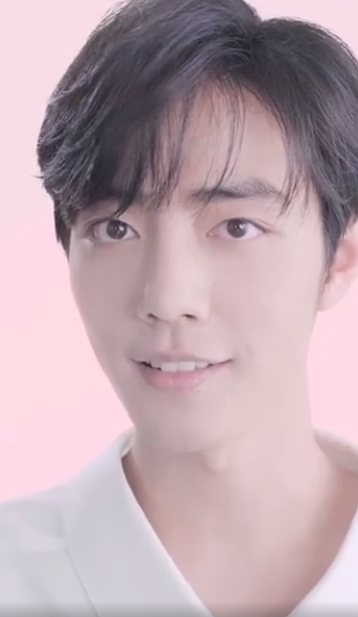 肖战|肖战风波后首代言广告：白衣少年清爽帅气，笑容灿烂状态超好