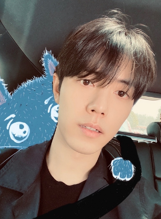 肖战|肖战风波后首代言广告：白衣少年清爽帅气，笑容灿烂状态超好