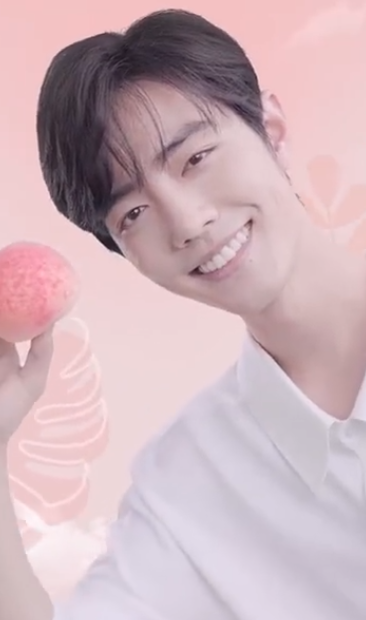 肖战|肖战风波后首代言广告：白衣少年清爽帅气，笑容灿烂状态超好