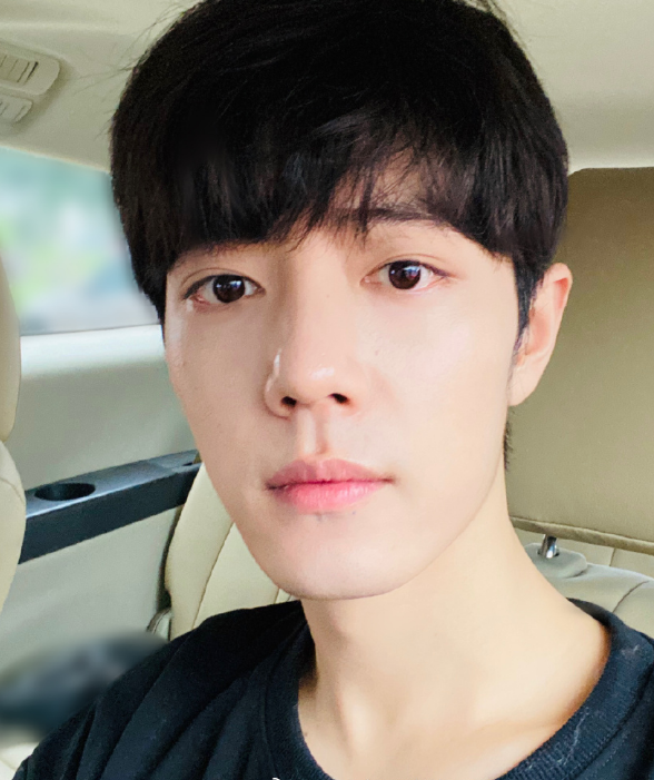 肖战|肖战风波后首代言广告：白衣少年清爽帅气，笑容灿烂状态超好