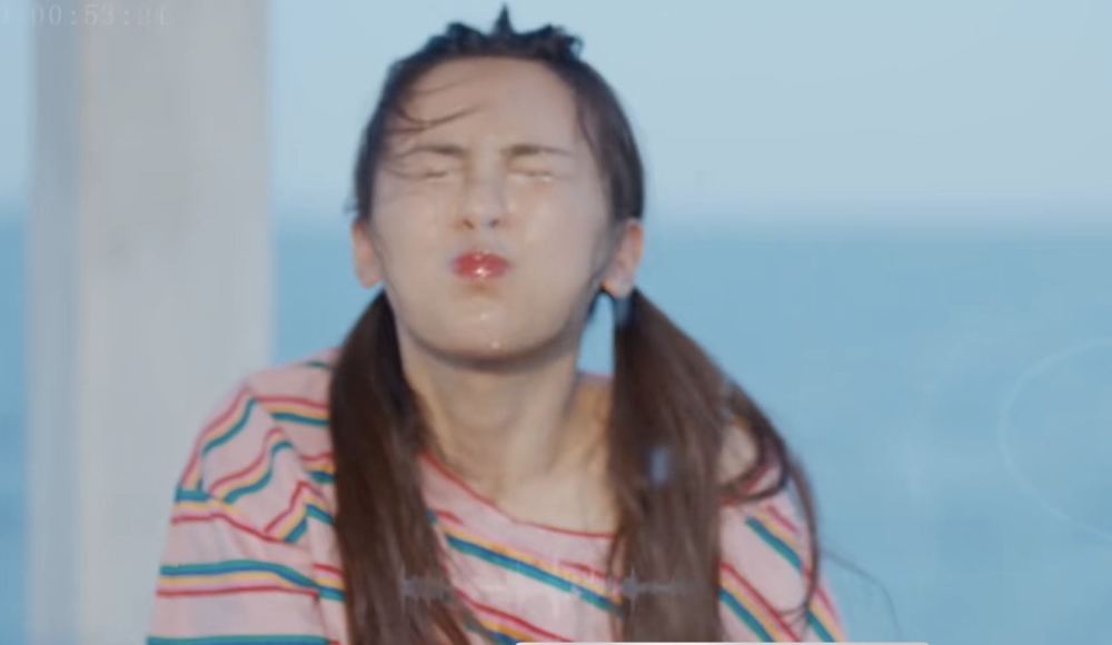 杨超越|杨超越又一女主剧开播，惊喜时“张嘴又瞪眼”，演技夸张了？