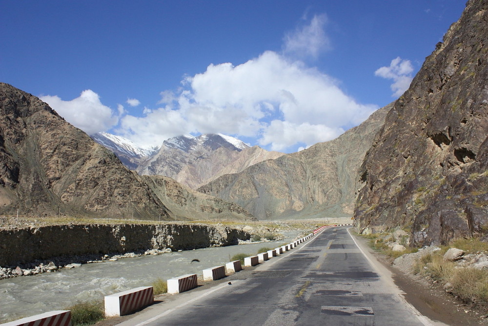 媲美318险过独库,新疆这条绝美的国际公路,见证了中巴友谊
