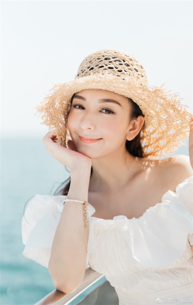 方媛|33岁方媛晒美照似少女，配文不忘初心，疑否认离婚传闻