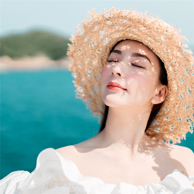 方媛|33岁方媛晒美照似少女，配文不忘初心，疑否认离婚传闻