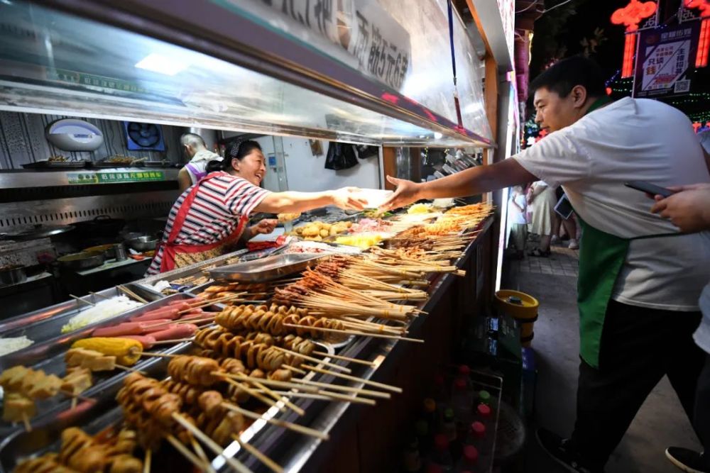 探访周口南广场夜市,看看它究竟为什么这么火?