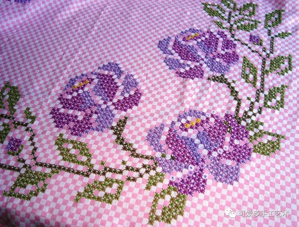 十字绣|一块格子布换个方式来刺绣，再普通的用品改造完都让人大呼惊艳！