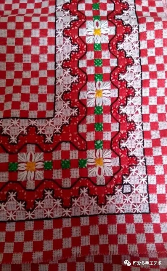 十字绣|一块格子布换个方式来刺绣，再普通的用品改造完都让人大呼惊艳！