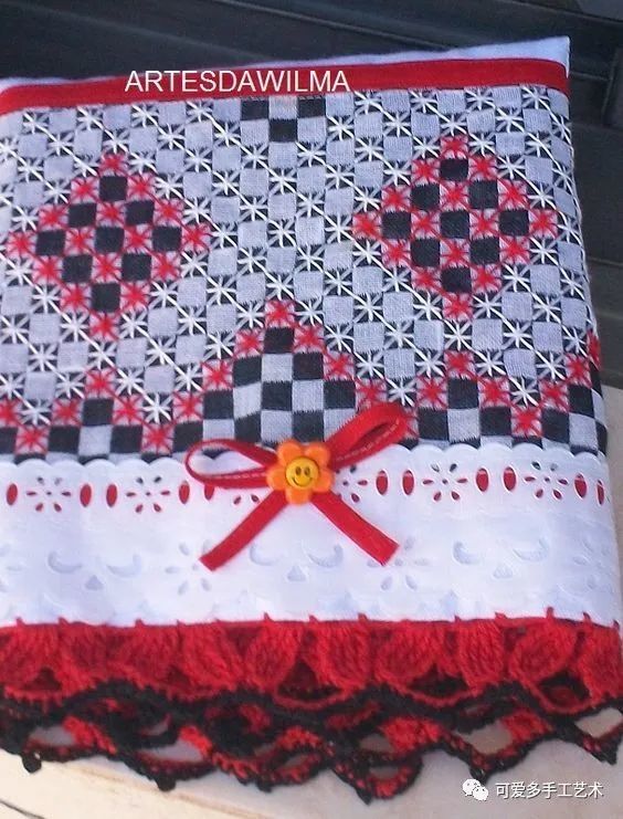十字绣|一块格子布换个方式来刺绣，再普通的用品改造完都让人大呼惊艳！