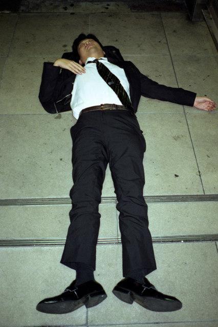 酒醉睡觉,平卧是大忌