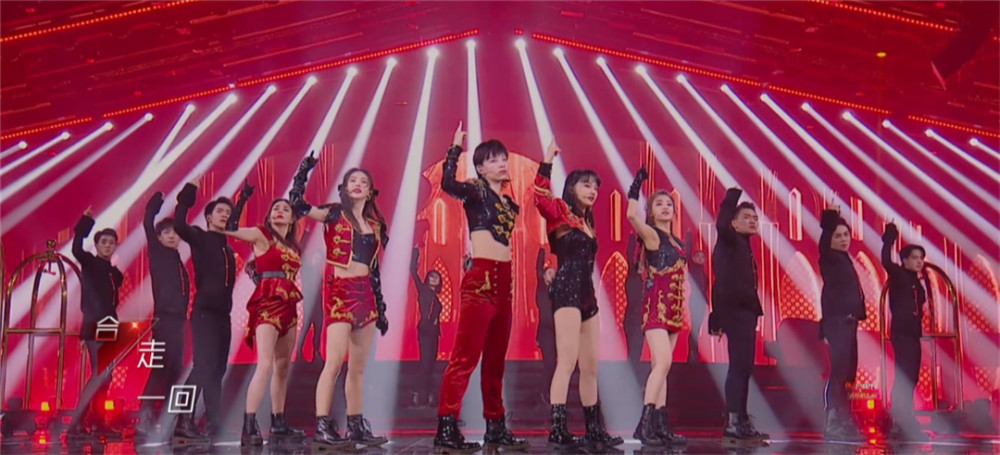 李斯丹妮|《浪姐》成团投票风波，李斯丹妮粉丝惹怒万茜粉丝，姐姐空降安抚