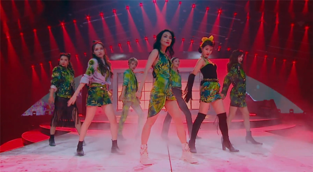 李斯丹妮|《浪姐》成团投票风波，李斯丹妮粉丝惹怒万茜粉丝，姐姐空降安抚