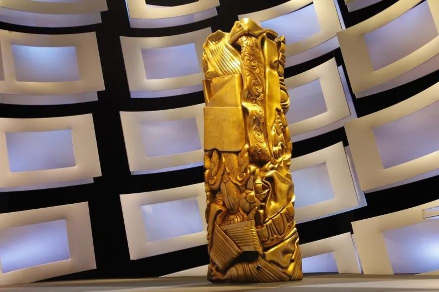 图为法国凯撒电影奖奖杯美国不这么想.