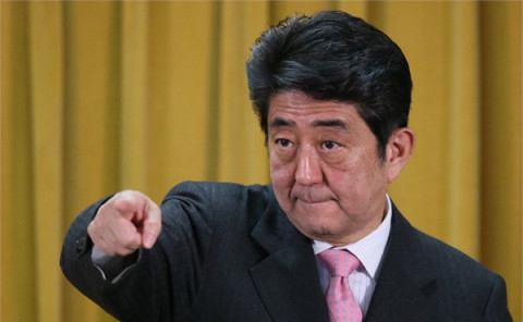 安倍,安倍突然辞去首相职务,为何很多人还在夸赞他?